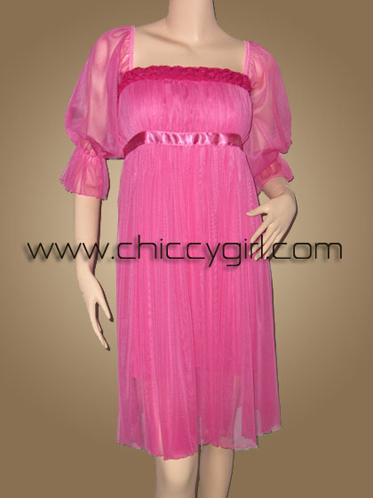 ชุดราตรีคอเหลี่ยมแบบมีแขนซีทรูแต่งดอกกุหลาบเล็กที่อก สีชมพูช๊อกกิ้งพิ้งค์