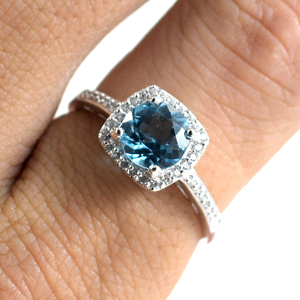 SKJewelryfactory แหวนสวิสบลูโทปาซแท้ ดีไซน์ล้อมเพชร เรียบหรู เล่นไฟดี ER02153-SBT