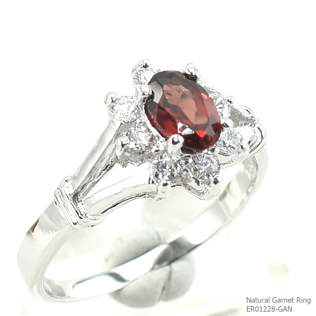 SKJewelryFactory แหวนโกเมนแท้ แหวนพลอยแท้ล้อมเพชร ตัวเรือนเงินแท้ ER01228-GAN