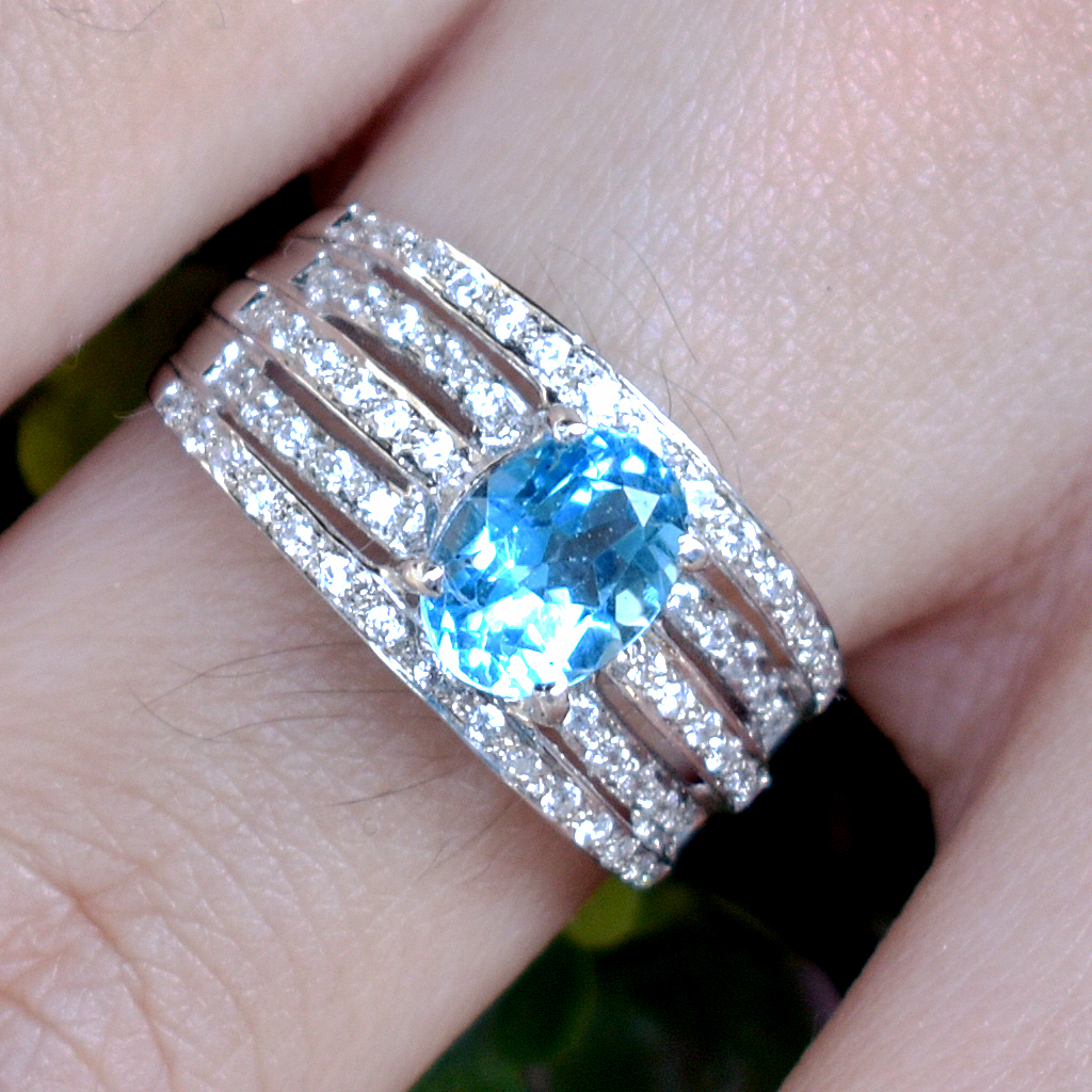 SKJewelryfactory แหวนเงินแท้ 92.5% ฝังพลอยสวิสบลูโทปาซแท้ สีฟ้าฉ่ำ สไตล์หรูหรา ER00919-SBT