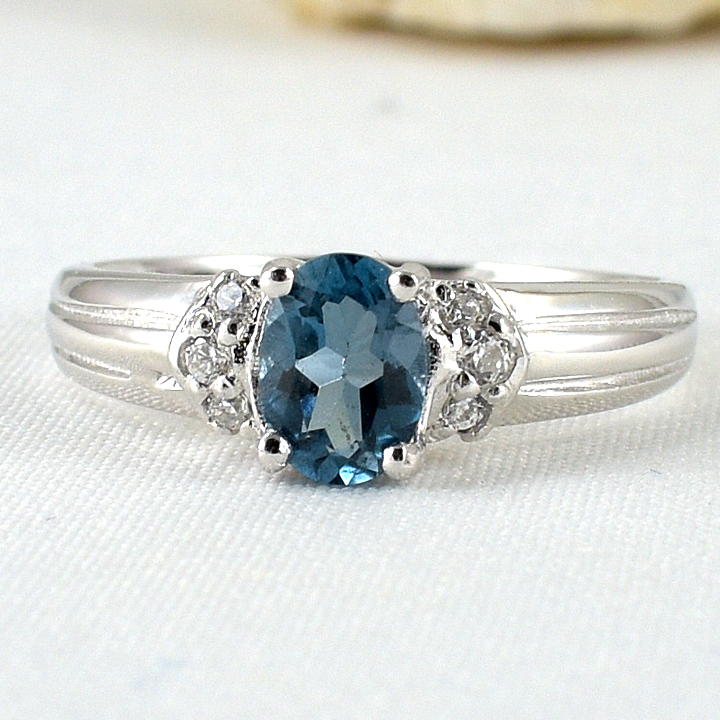 SKJewelryfactory แหวนพลอยลอนดอนบลูโทปาซแท้ สีฟ้าเข้ม ใส่แล้วดูภูมิฐาน ER02346-LBT