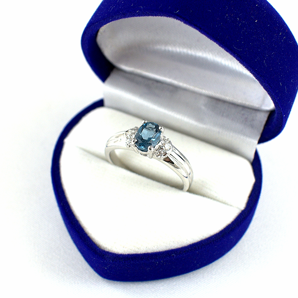 SKJewelryfactory แหวนพลอยลอนดอนบลูโทปาซแท้ สีฟ้าเข้ม ใส่แล้วดูภูมิฐาน ER02346-LBT