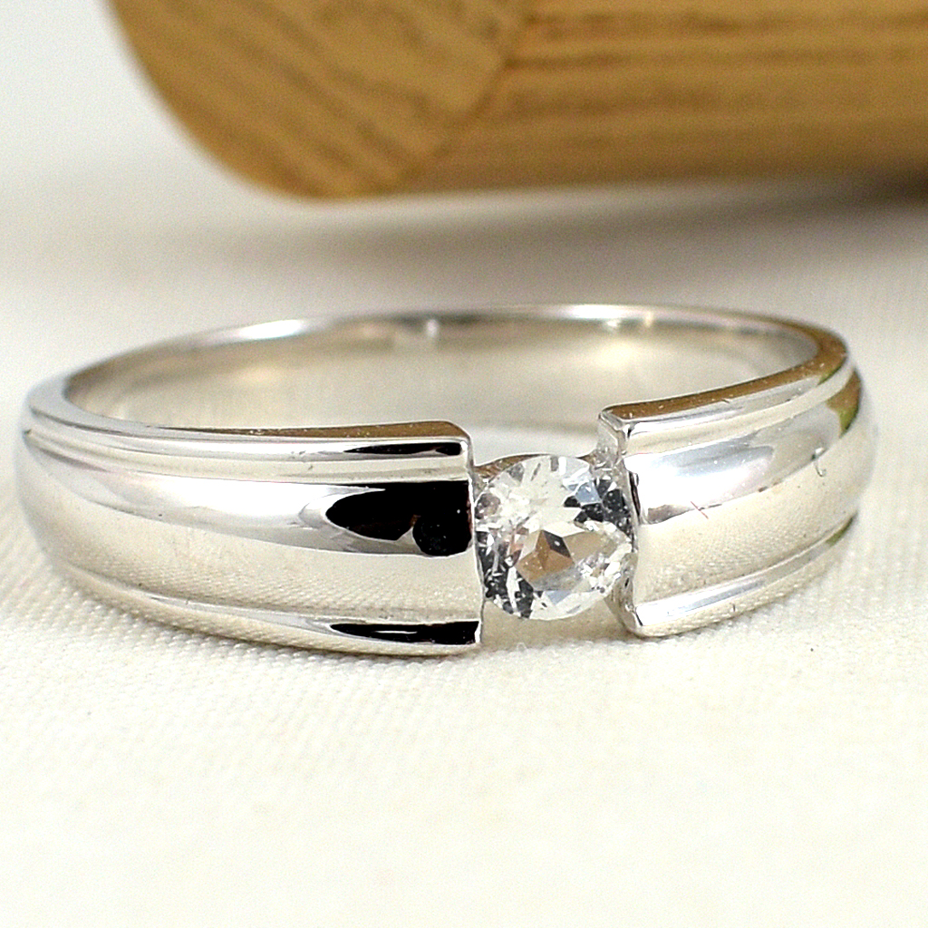 SKJewelryfactory แหวนเงินแท้ 92.5% ฝังพลอยไวท์โทปาซแท้ (พลอยหายาก)สไตล์เรียบๆน่ารัก ER00667-WTP