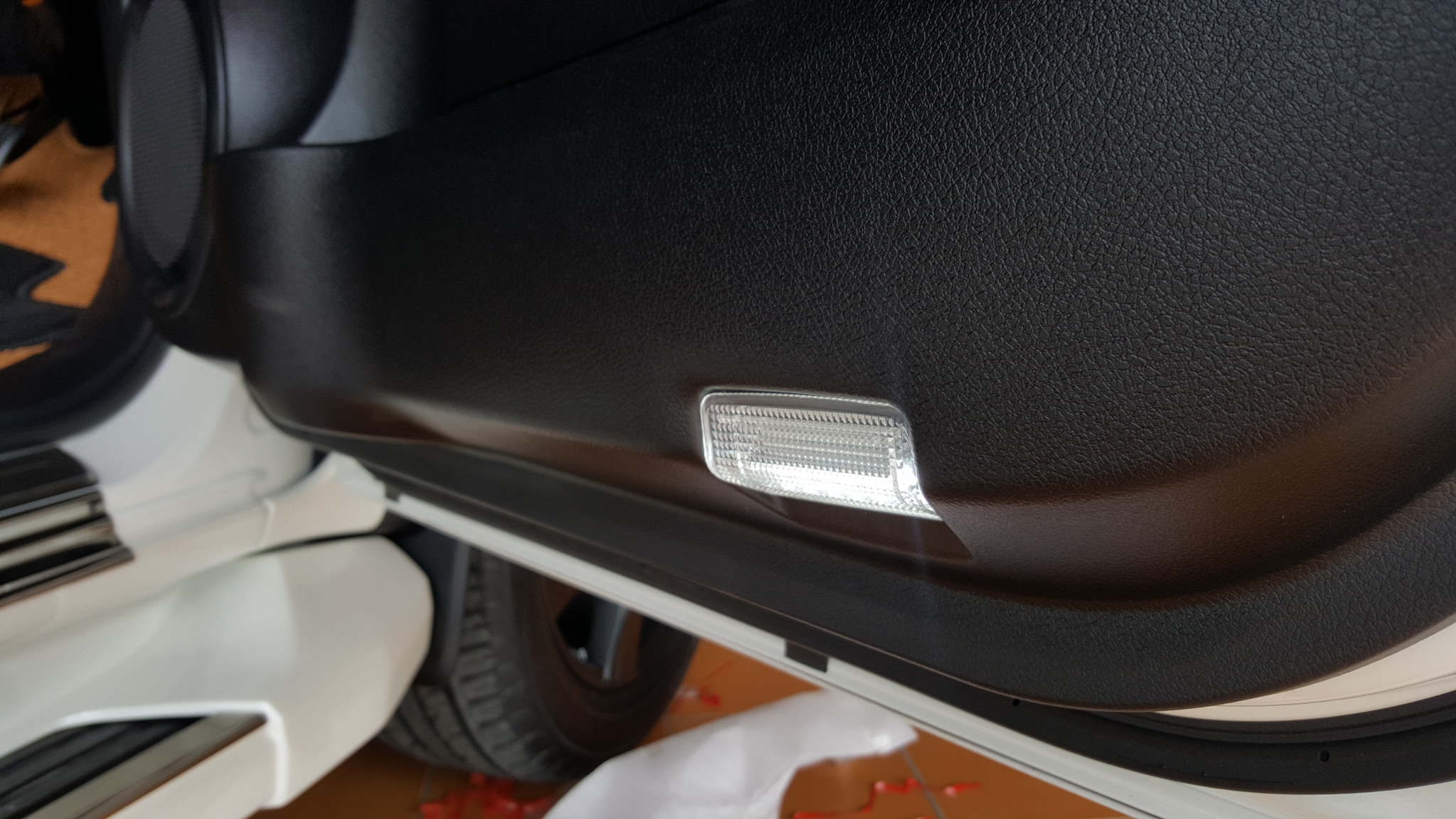 ไฟส่องพื้นประตู LED 2สเต็ป แดงกระพริบ/ขาวส่องพื้นตรงรุ่น New Fortuner