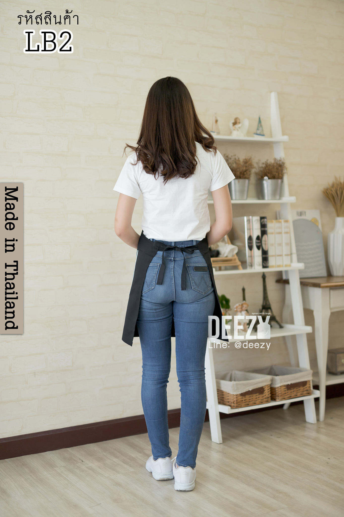 ผ้ากันเปื้อนคล้องคอ สีดำ กระเป๋าลายทาง 2 ใบ
