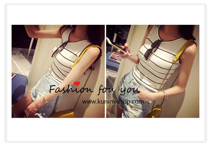  เสื้อแฟชั้น เสื้อยืด ที 2 สี สีขาว สีดำ แขนกุด คอกลม ลายขวาง สวยน่ารัก สินค้าเหมือนแบบ 100 % Free Size : เสื้อยาว 18.5 นิ้ว // รอบอกไม่เกิน 32 นิ้ว ผ้า : ผ้าโพลีเอสเตอร์ ( มีความยืดหยุ่น )