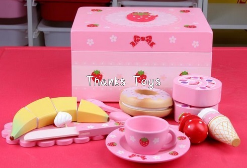 ชุดกล่องขนมสตอรเบอร์รี่เบเกอรี่และไอศกรีม ไม่มีหูหิ้ว Mother Garden