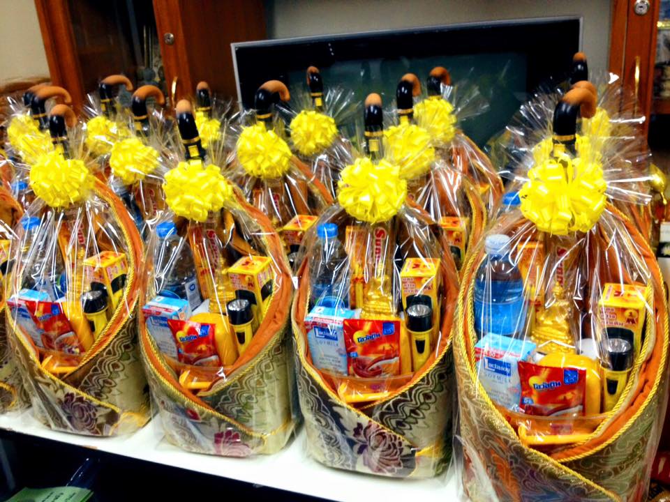 สังฆทานอาสนะ (ร่ม+ผ้าสบง)