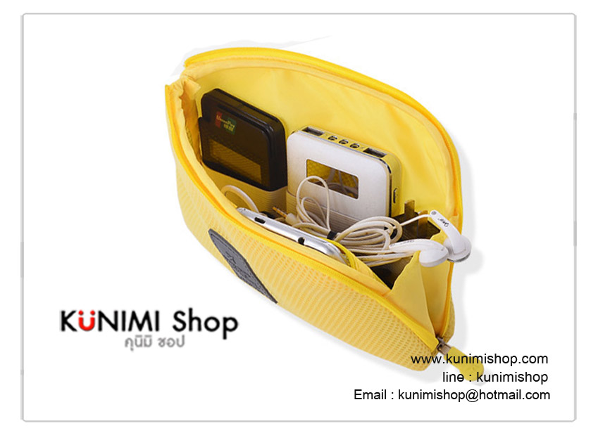 รหัสสินค้า GB131 กระเป๋าถือ จัดเก็บสิ่งของ ใส่ของจุกจิก กระเป๋าบุด้วยโฟมนุ่ม เพื่อกันกระแทกจากของด้านใน มีซิบเปิด-ปิด กระเป่าขนาดใหญ่ ด้านในมีสายรัด กันของเคลื่อนไปมา เช่น ใส่โทรศัพท์มือถือ ที่ชาร์ตแบต ขวดน้ำหอม ขวดยาทาเล็บ ตลับแป้ง อีกด้านมีช่องใส่ของพร้อมซิบเปิด-ปิด ใส่ของจุกจิกต่างเช่น เงินเหรียญ บัตรต่างๆ กระเป๋าขนาดเล็ก ด้านใน มีช่องใส่ของ ทั้งสองด้าน แต่ไม่มีสายรัดแบบกระเป๋าขนาดใหญ่ เหมาะใส่ของเล็กๆ เช่น โทรศัพท์ เงินเหรียญ เป็นต้นคะ มี 3 สี : สีชมพู สีเหลือง สีน้ำเงิน 