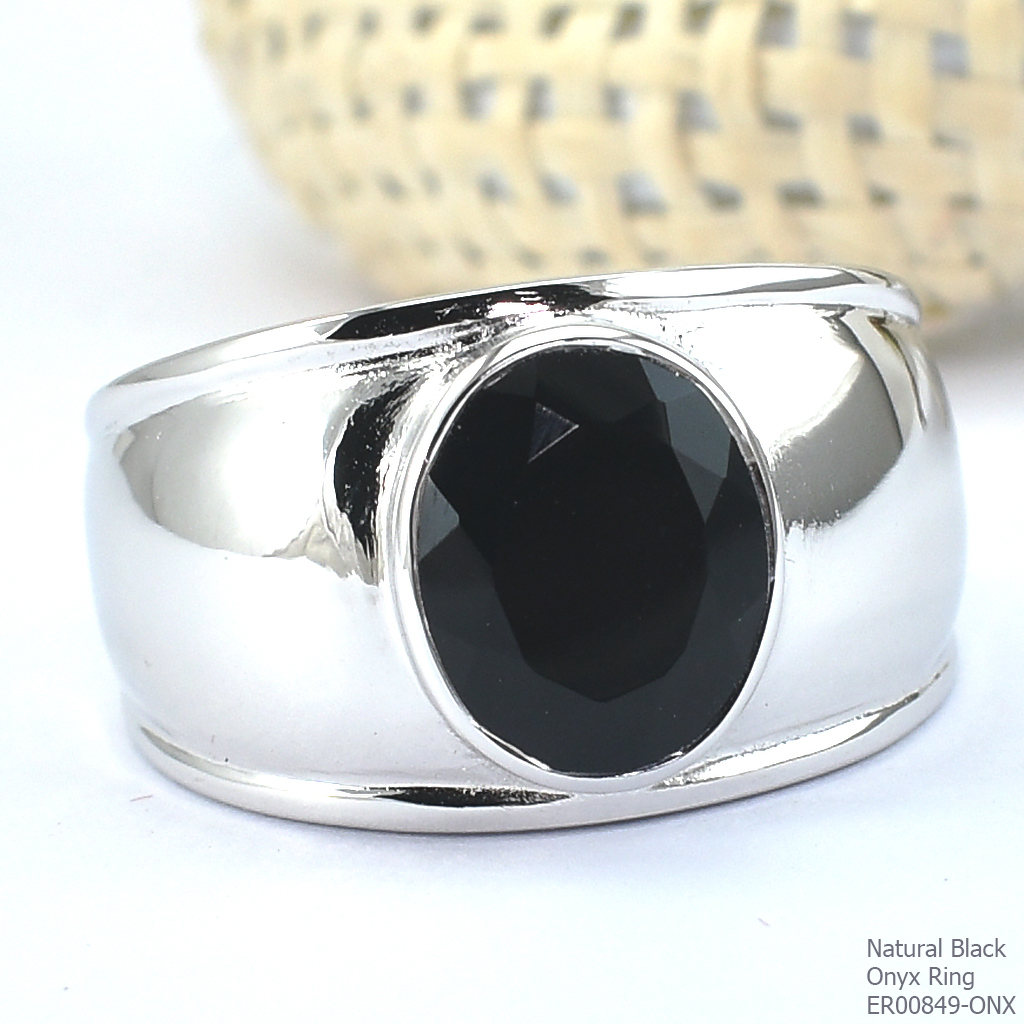SKJewelryFactory แหวนชายสไตล์แหวนปลอกมีด เรือนเงินแท้ พลอยนิลแท้ สีดำดูดุดัน ER00849-ONX