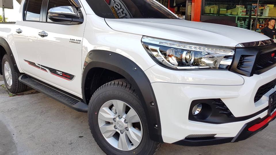 ชุดแต่ง Revo รุ่นVazooma ชุดเต็ม หน้าหลัง+คิ้วล้อหมุดหลอก(ชุดเต็ม)