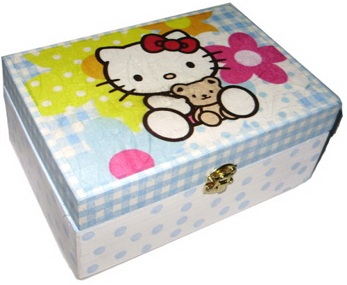 กล่องไม้สน มีล๊อค ลายน้องเหมียวน้อย Hello Kitty กอดเจ้าหมีน้อยเท็ดดี้ ตัวกล่องทำเป็นลายจุดสีฟ้า มาเอาใจแฟนๆ Hello Kitty โดยเฉพาะล่ะจร้า