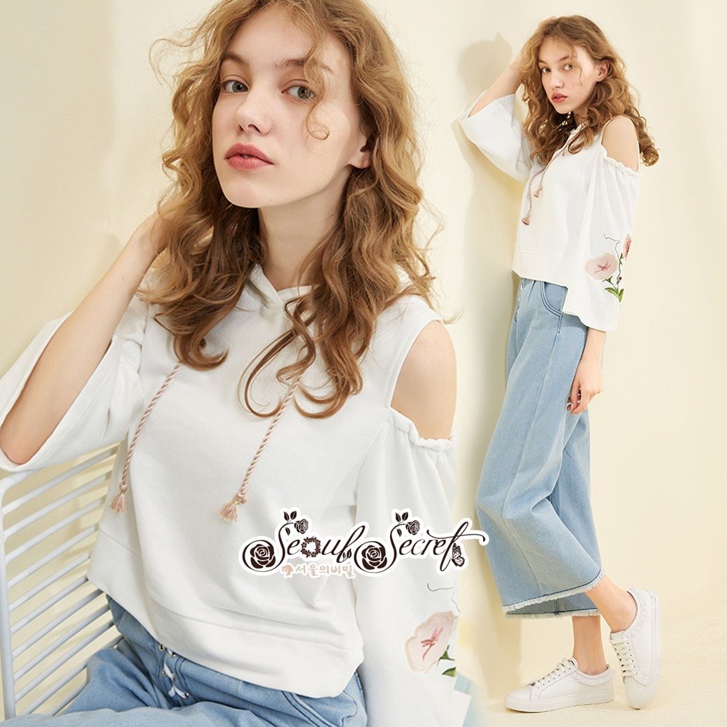 เสื้อเกาหลี พร้อมส่ง เสื้อ เนื้อผ้าโฟรเวย์โทนสีขาวออฟไวท์