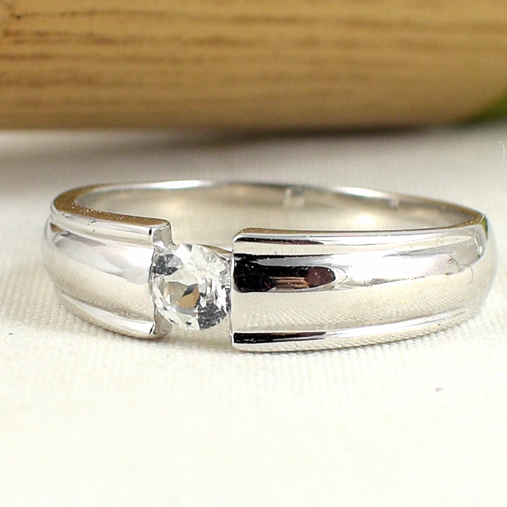 SKJewelryfactory แหวนเงินแท้ 92.5% ฝังพลอยไวท์โทปาซแท้ (พลอยหายาก)สไตล์เรียบๆน่ารัก ER00667-WTP