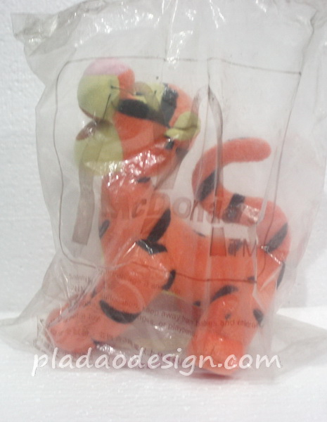 McDonald's แมคโดนัลด์ ของเล่น ของสะสม Winnie the Pooh Tigger อยู่ในแพ็คค่ะ MIP