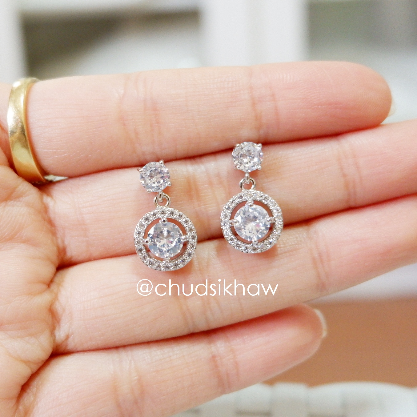 ต่างหูหลายแบบน่ารัก เล่นไฟ มุกแวววาว สวย ราคา 190 - 350 บาท