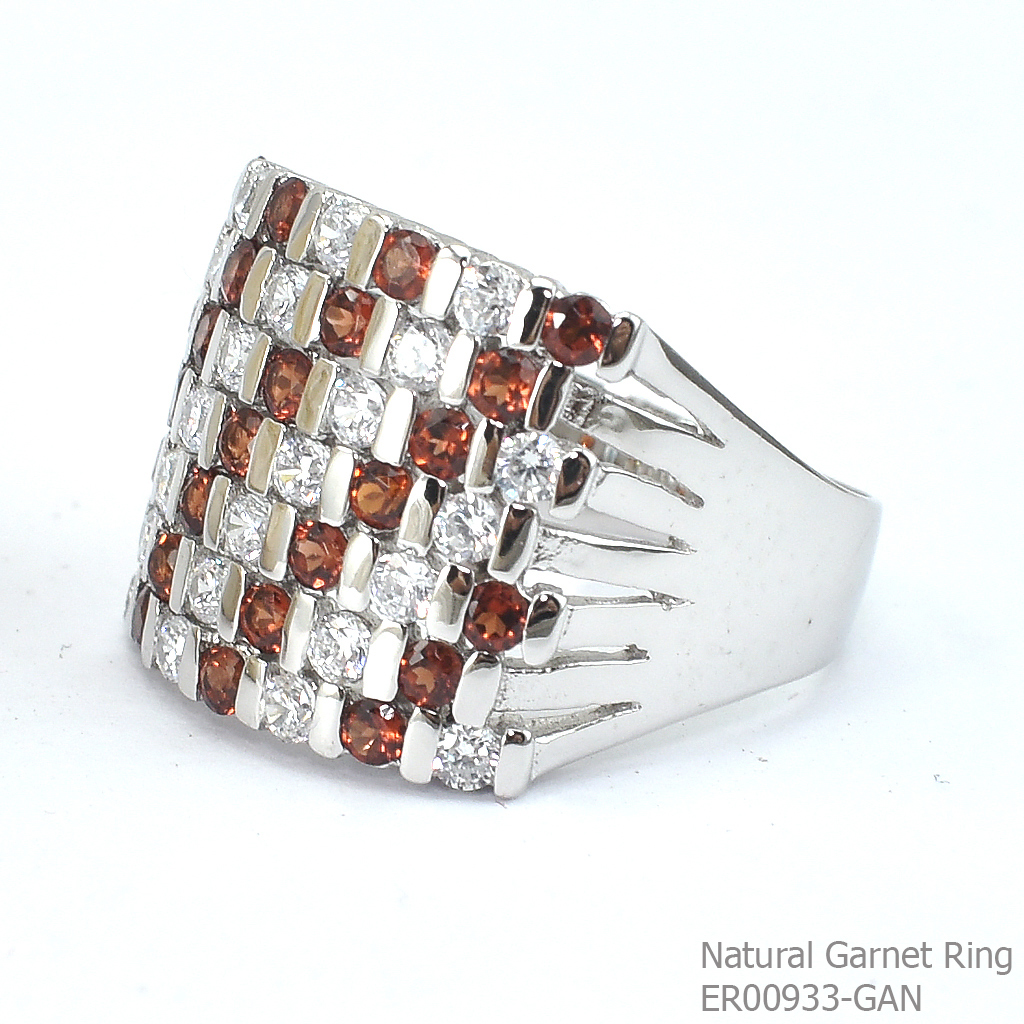 SKJewelryFactory แหวนโกเมนแแท้สลับเพชร ดีไซน์หน้าสี่เหลี่ยม ฝังพลอยทแยงสีสลับเพชร ตัวเรือนเงินแท้ ER00933-GAN
