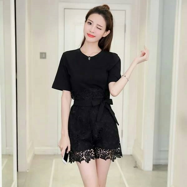 เสื้อผ้าเกาหลี พร้อมส่ง เสื้อพร้อมกางเกงขาสั้นลูกไม้