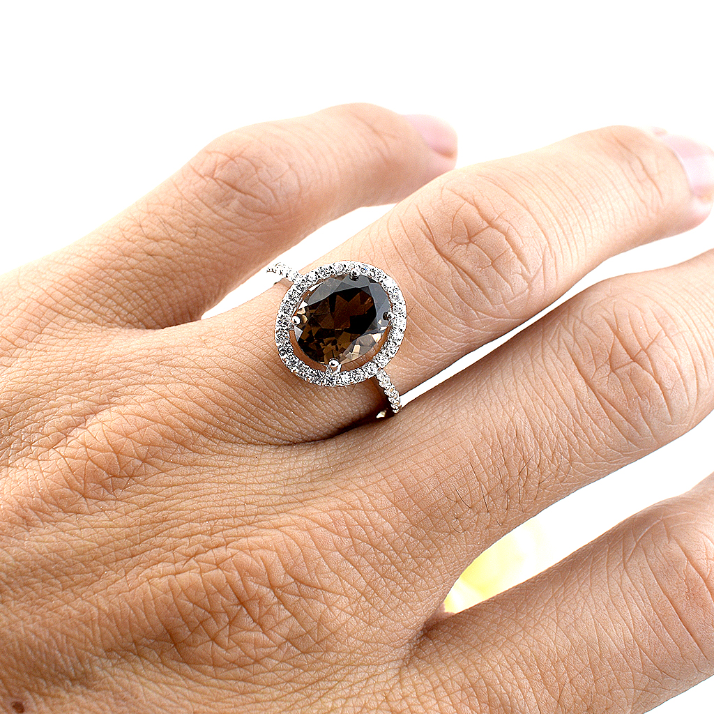 SKJewelryfactory แหวนเงินแท้ 92.5% ฝังพลอยสโมกกี้ควอทซ์ ล้อมเพชร ให้ความรู้สึกหรูหรา ER02296-SMQ