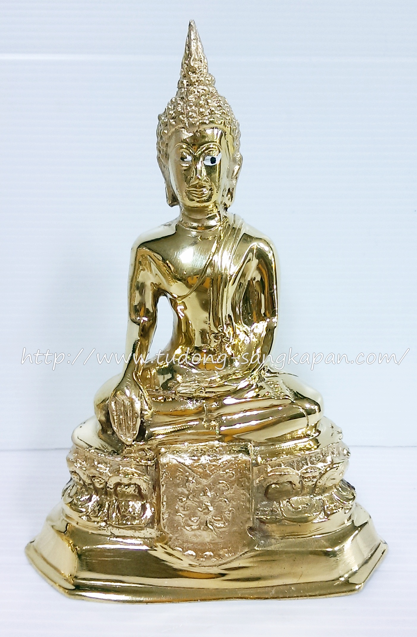 พระพุทธรูปทองเหลืองปางสะดุ้งมาร