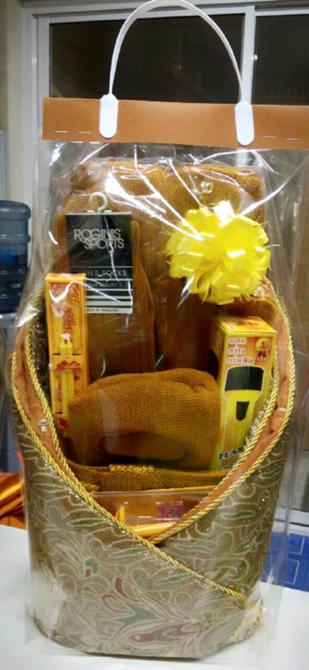 สังฆทานอาสนะ (ชุดเครื่องกันหนาวพระ)