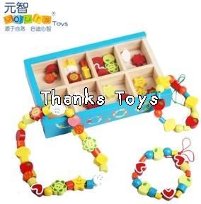 ร้อยเชือกลูกปัด Lacing beads with box ของ Yours Toys