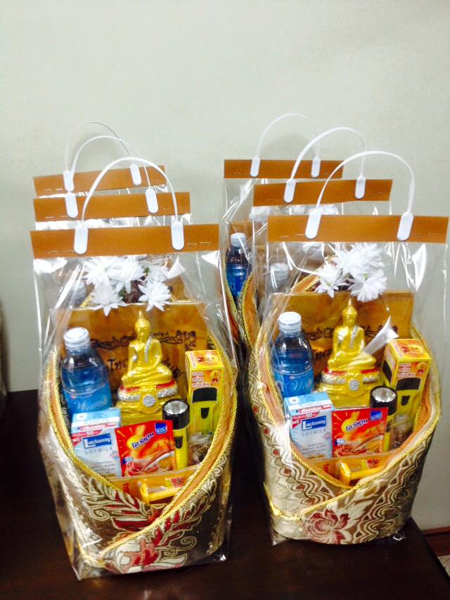 สังฆทานอาสนะหูหิ้ว (พระ 3 นิ้ว+ผ้าสบง)