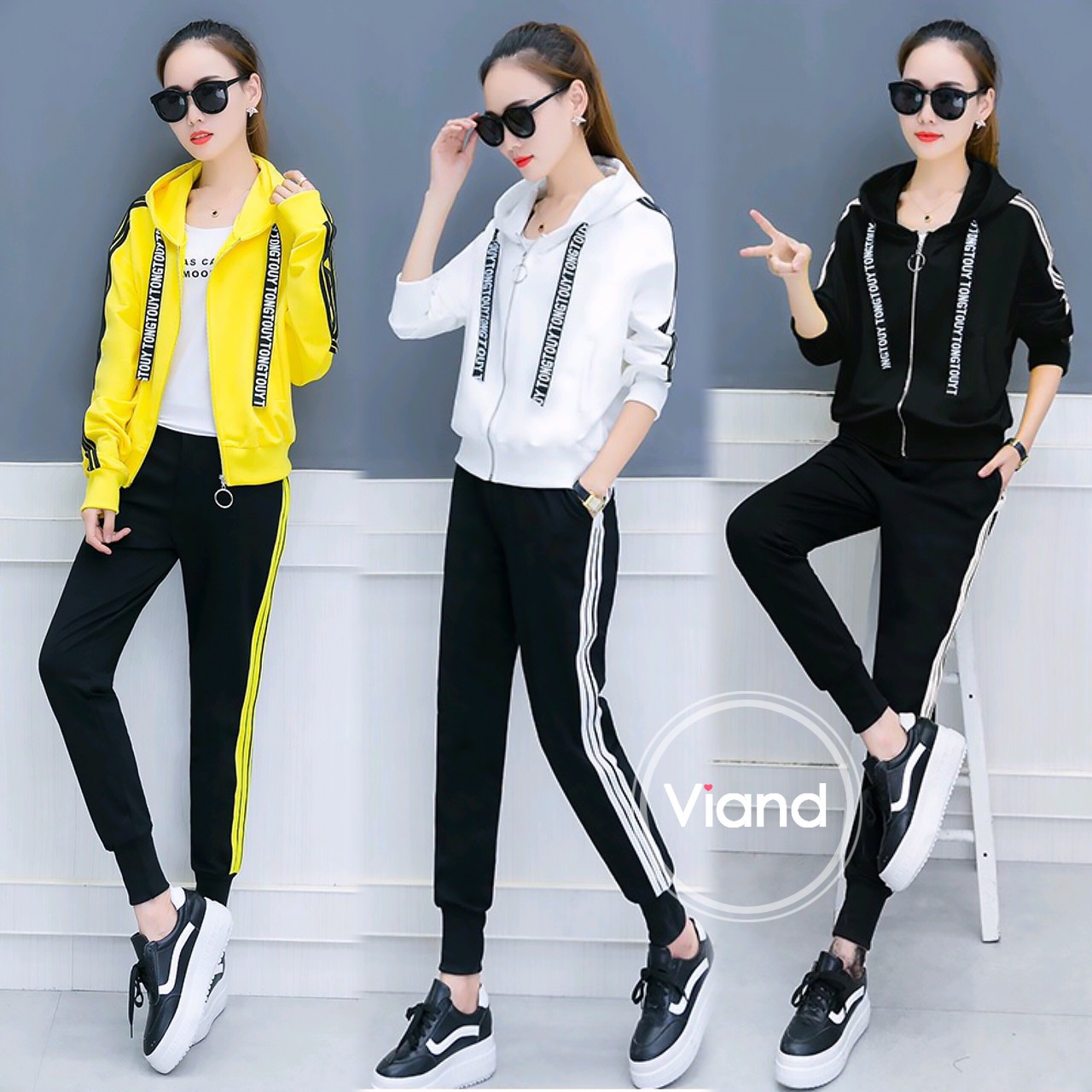 เสื้อผ้าเกาหลี พร้อมส่ง เสื้อคลุมมีฮูทแต่งแถบ3เส้น