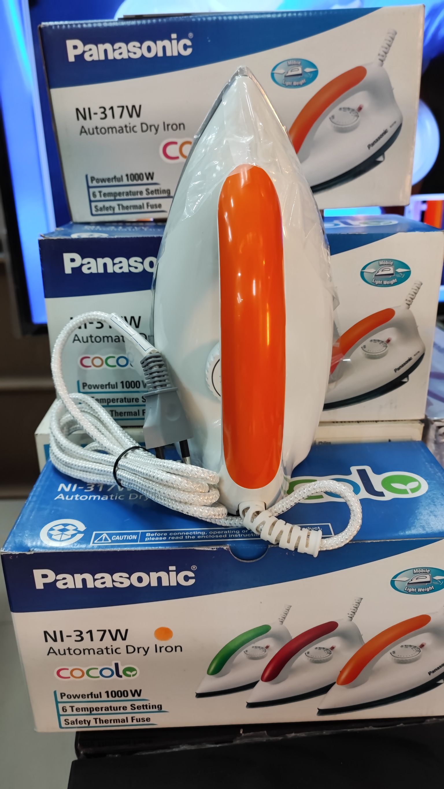 Panasonic เตารีดแห้ง รุ่น NI-317W สีส้ม กำลังไฟ 1000 วัตต์ ขนาด 1.75 ปอนด์ ทำจากพลาสติกคุณภาพดี ทนทาน น้ำหนักเบา ปุ่มปรับอุณหภูมิหลายระดับ CSHOME