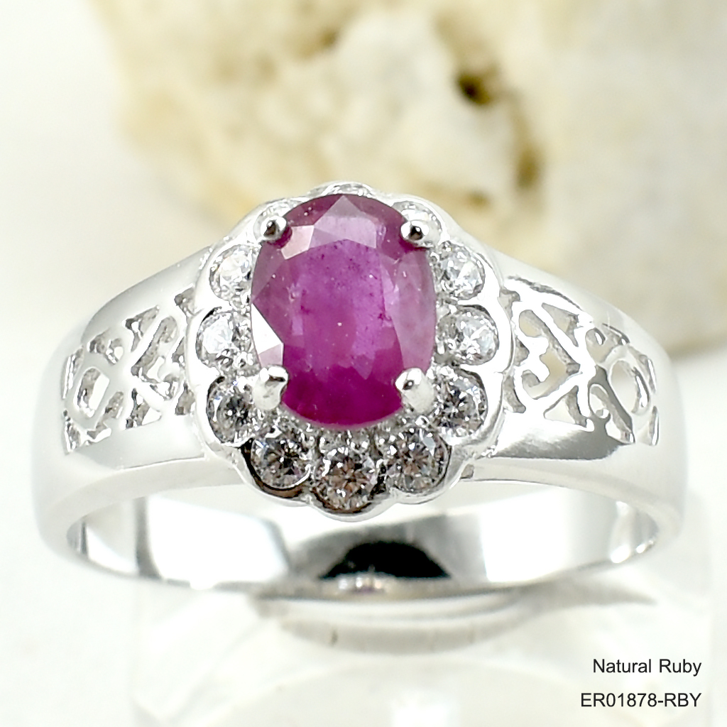 SKJewelryfactory แหวนพลอยทับทิมแท้ ล้อมเพชร ด้านข้างฉลุรูปหัวใจ ER01878-RBY