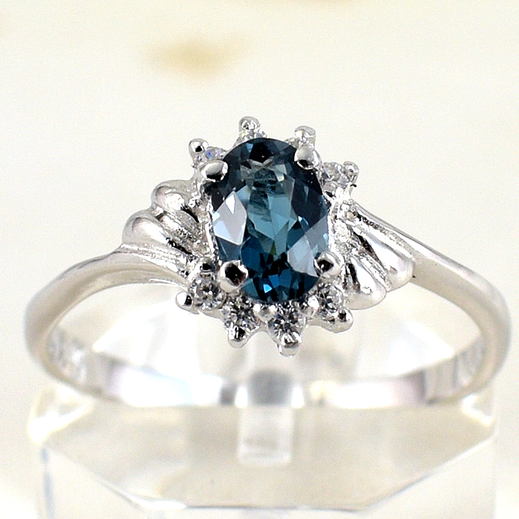 SKJewelryfactory แหวนเงินแท้ ฝังพลอยลอนดอนบลูโทปาซแท้ สไตล์เรียบหรู ER01419-LBT