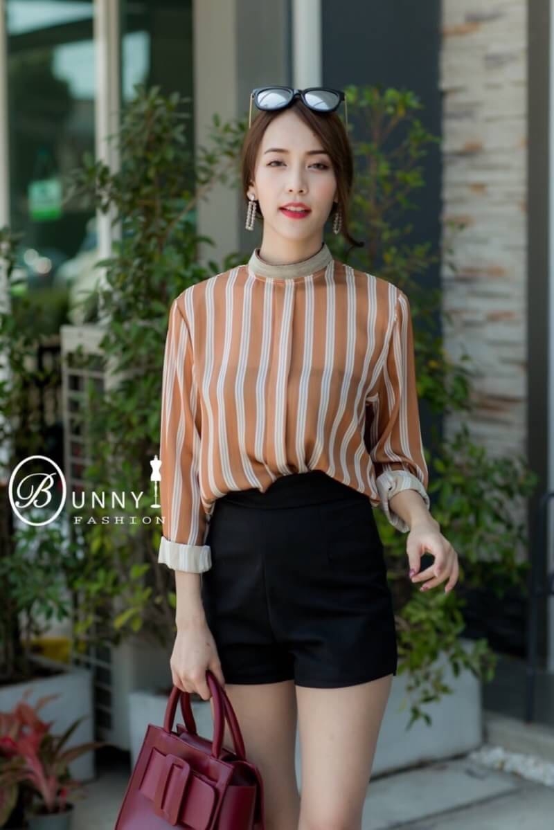 เสื้อเกาหลี พร้อมส่ง เสื้อคอปีน ลายทาง