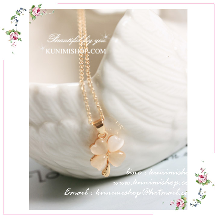  สร้อยสีทอง สีเงิน ลายโซ่ มาพร้อมจี้รูปใบโคลเวอร์ สวยหวาน สร้อยสวย ใส่ได้ทุกโอกาสคะ เป็นของขวัญของฝากได้คะ ขนาด : ความยาวของสร้อย 20 cm. ความยาวของจี้ 1.5 x 1.3 mm.