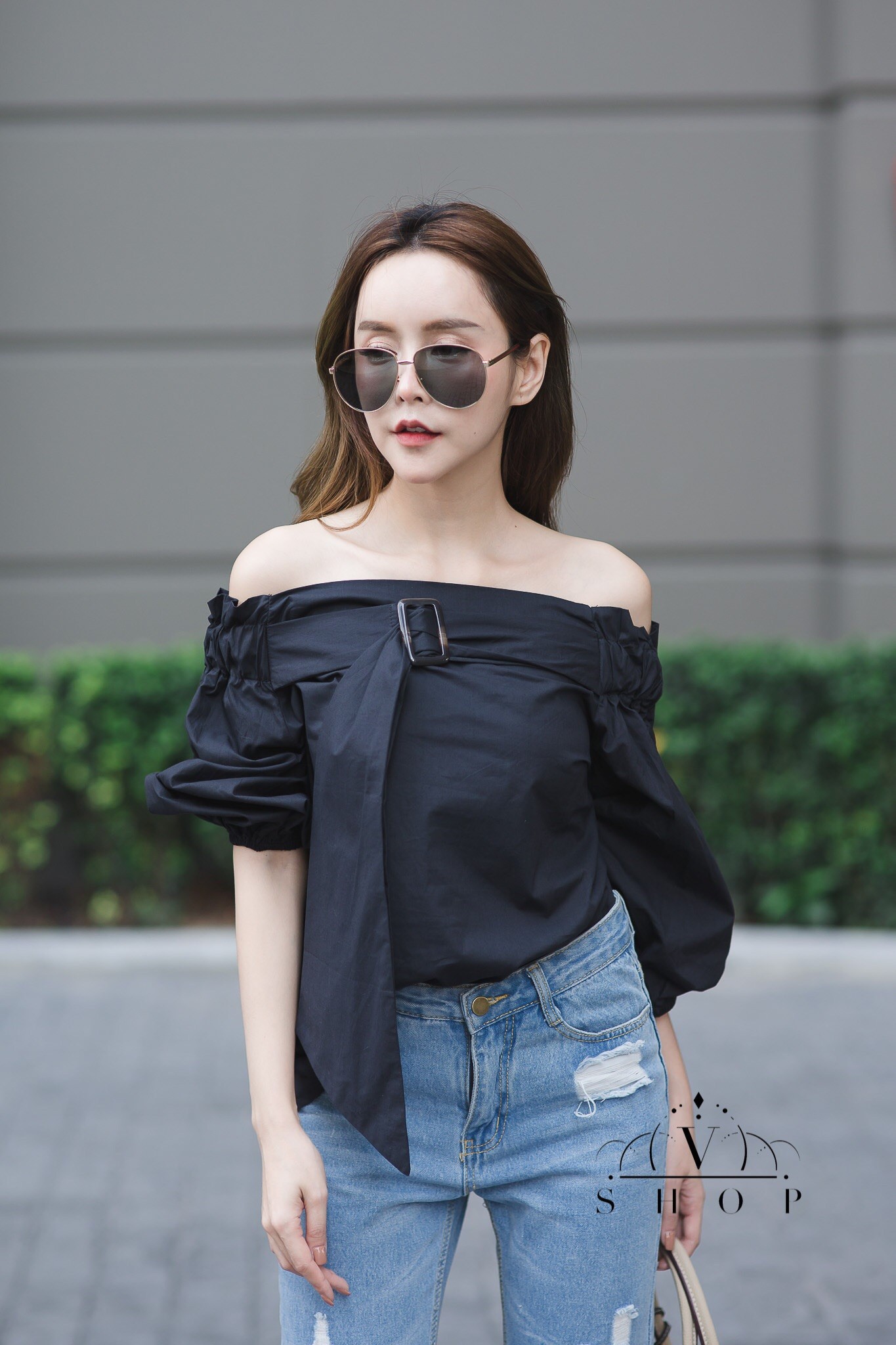 เสื้อเกาหลี พร้อมส่ง เสื้อปาดไหล่ เข็มขัดหน้าอก