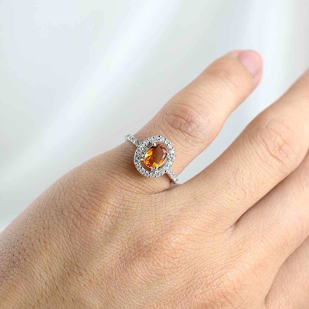 SKJewelryfactory แหวนเงินแท้ ฝังพลอยซิทรินแท้ ล้อมเพชร สไตล์หรูหรา ER02206-CIT