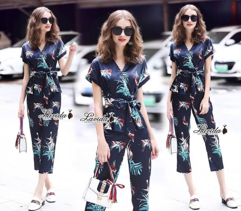 เสื้อผ้าเกาหลี พร้อมส่ง เสื้อคอวี ลายนกและดอกไม้