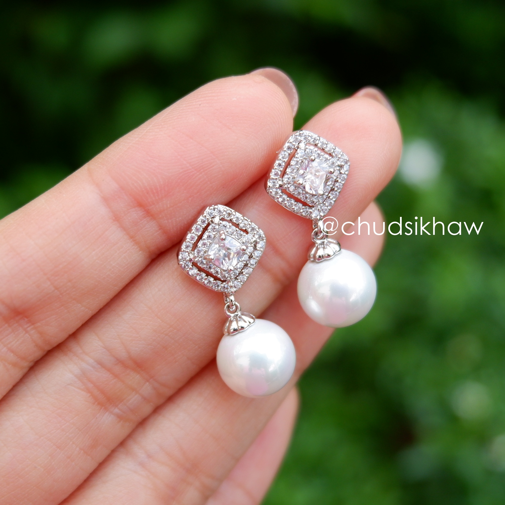 ต่างหูหลายแบบน่ารัก เล่นไฟ มุกแวววาว สวย ราคา 190 - 350 บาท
