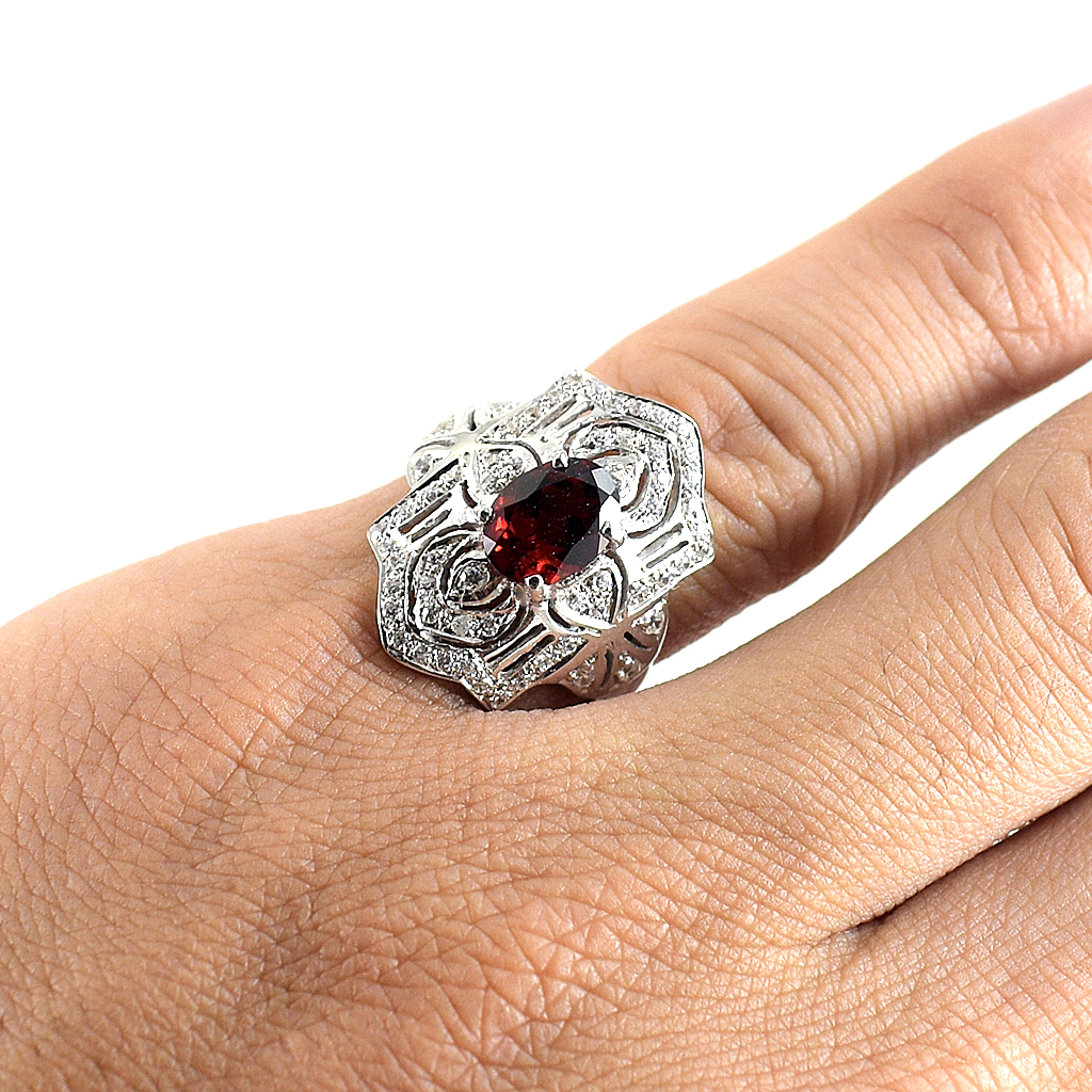 SKJewelryFactory แหวนโกเมนแท้ ล้อมเพชร เนื้อพลอยสะอาด สีพลอยสวยมาก น่ารักมากๆ ER02267-GAN