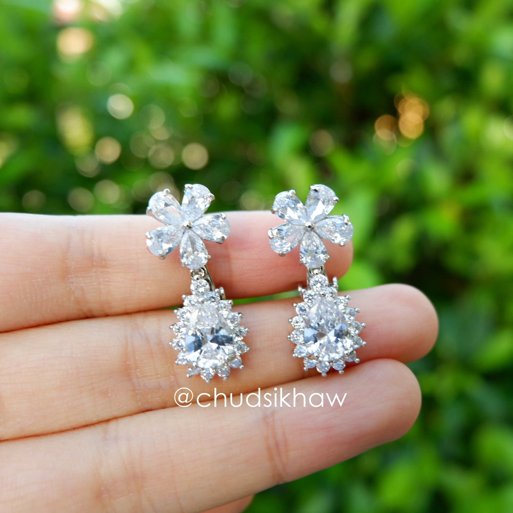 ต่างหูหนีบ สำหรับเจ้าสาวที่ไม่เจาะหู ราคา 160 - 300 บาท