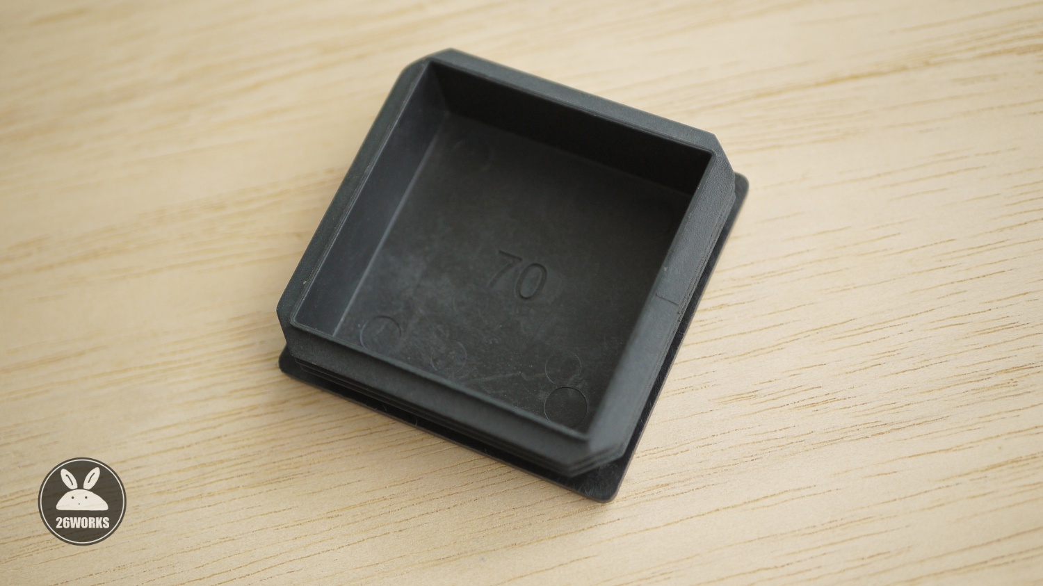 พลาสติกปิดเหล็กกล่อง 70x70 mm สวมใน