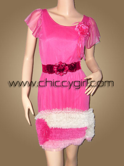 ชุดราตรีแบบมีแขนสั้น แต่งจีบพรมที่ชาย สีชมพูช็อกกิ้งพิ้งค์