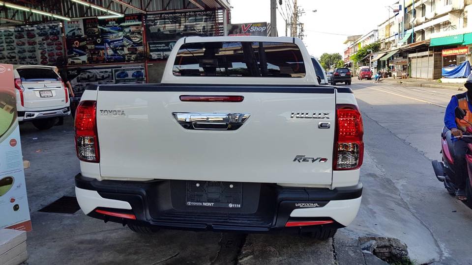 ชุดแต่ง Revo รุ่นVazooma ชุดเต็ม หน้าหลัง+คิ้วล้อหมุดหลอก(ชุดเต็ม)