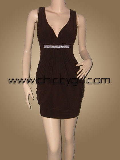 แซกราตรีเข้ารูปคอวีป้ายอกสีน้ำตาลเข้ม แต่งแถบเพชร กระโปรงถ่วง แบบเก๋ดูดีมีรสนิยม ใส่สบายมาก