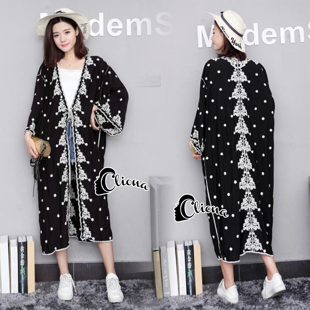 เสื้อผ้าเกาหลี พร้อมส่ง เสื้อคลุมตัวยาว ซีทรู ปักลูกไม้