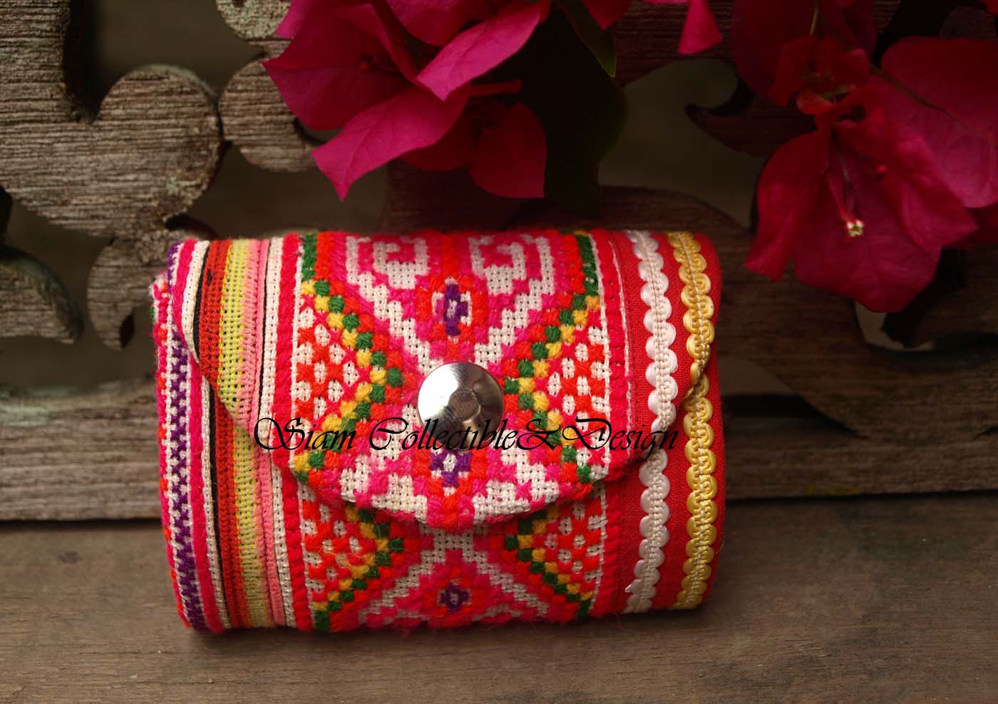 กระเป๋าสตางค์ กระดุมสีเงิน/ Ethnic Hmong Embroidered Coin Purses EC 003
