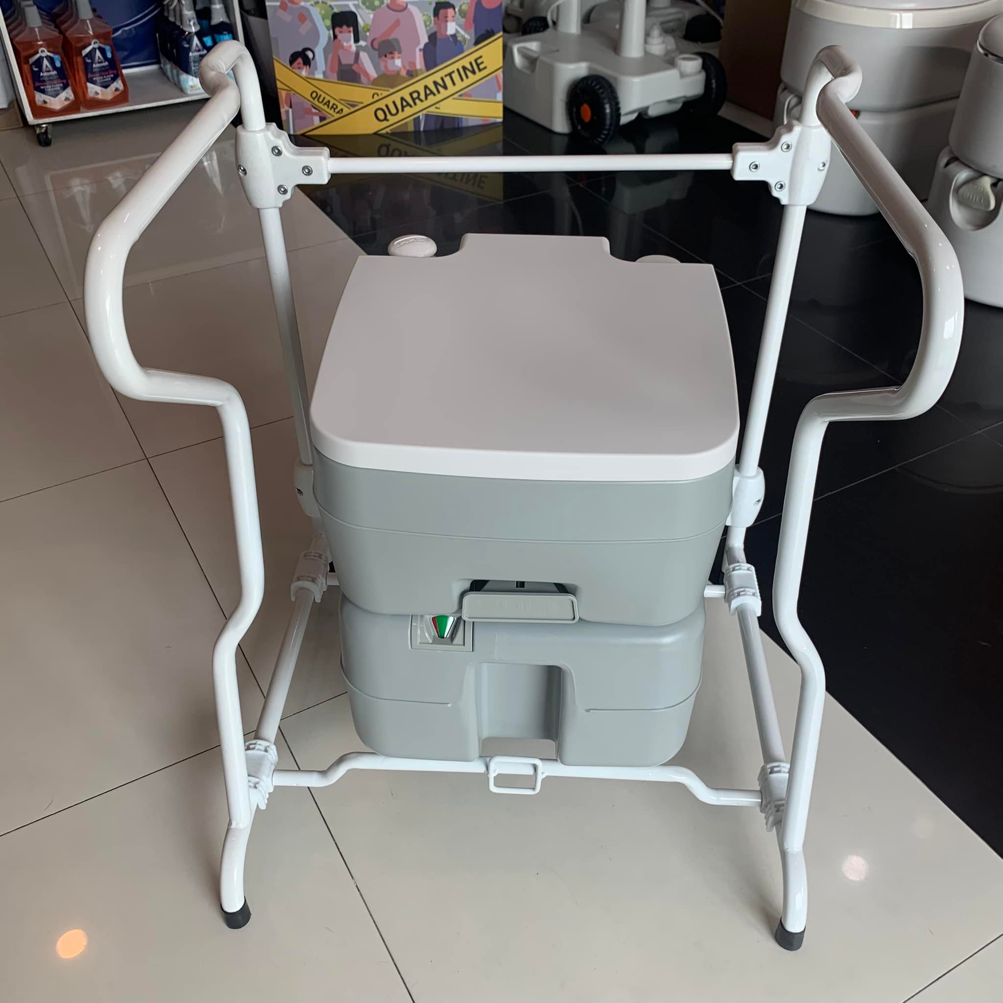 Ultimatecare รุ่น P.2 สุขาเคลื่อนที่พร้อมราวพยุงตัว แถมฟรีสายฉีดก้น