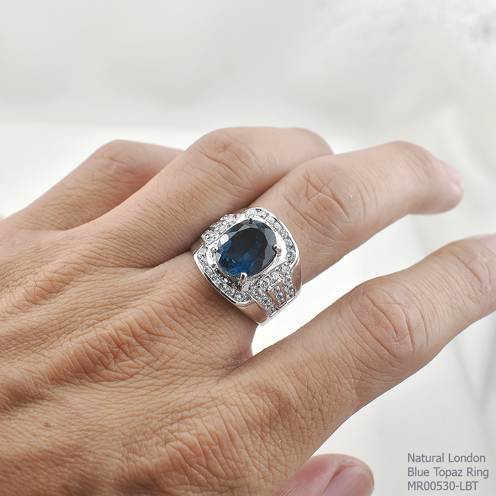 SKJewelryFactory แหวนชาย พลอยสีฟ้าเข้ม ลอนดอนบลูโทปาซ สัญลักษณ์ แห่งความรัก ความเมตตา MR00530-LBT