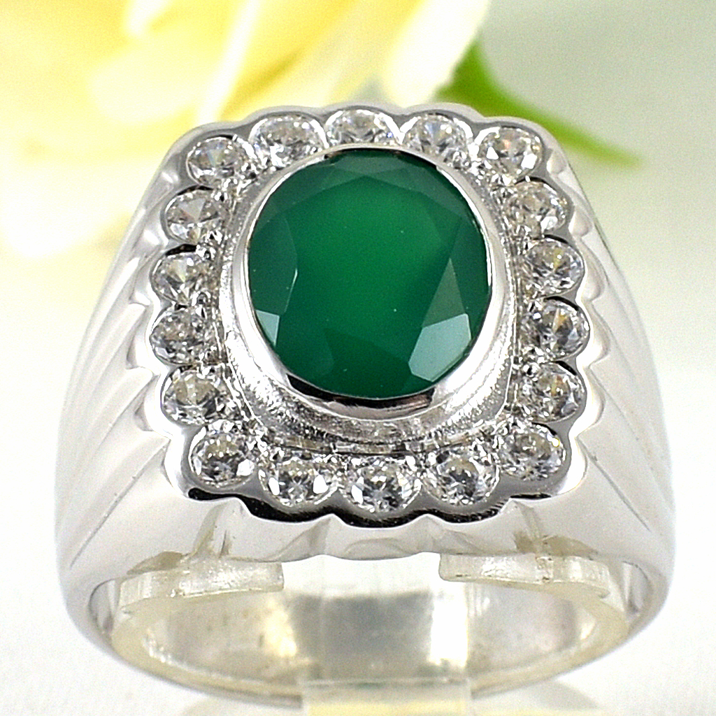 SKJewelryFactory แหวนชาย พลอยแท้ สีเขียวมรกต ล้อมเพชร MR00391-GAG