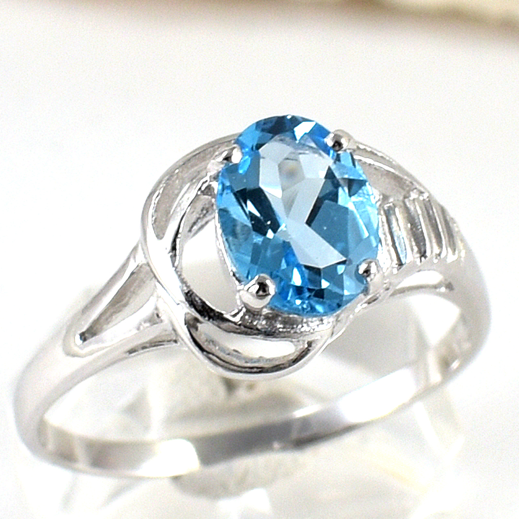SKJewelryfactory แหวนเม็ดเดี่ยว พลอยสวิสบลูโทปาซแท้ เน้นโชว์ความโดดเด่นของตัวพลอย ER00027-SBT