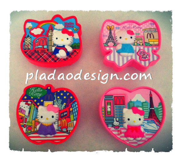 2010 McDonald's Happy Meal แมคโดนัลด์ ของเล่น ของสะสม Hello Kitty กล่องกุ๊กกิ๊ก ออกเมื่อ สิงหา 53 อยู่ในแพ็คค่ะ MIP